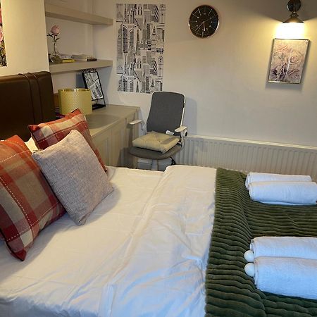 London Luxe Rooms Surbiton ภายนอก รูปภาพ