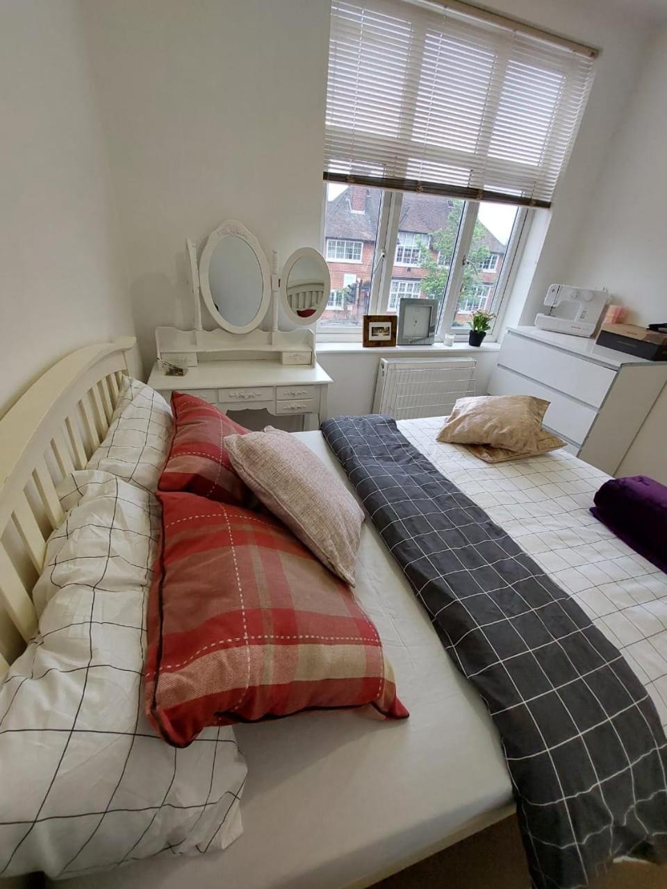 London Luxe Rooms Surbiton ภายนอก รูปภาพ