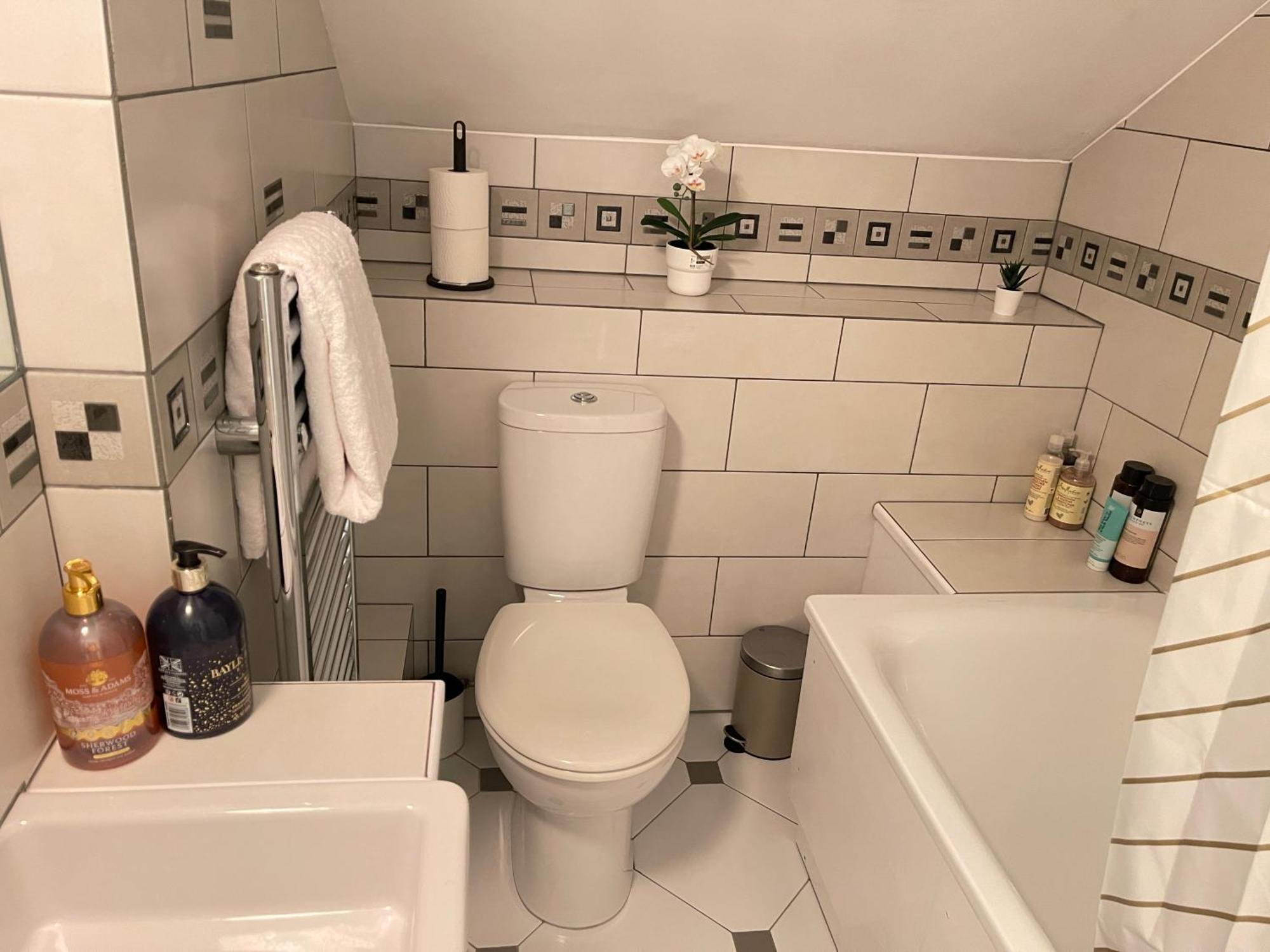 London Luxe Rooms Surbiton ภายนอก รูปภาพ