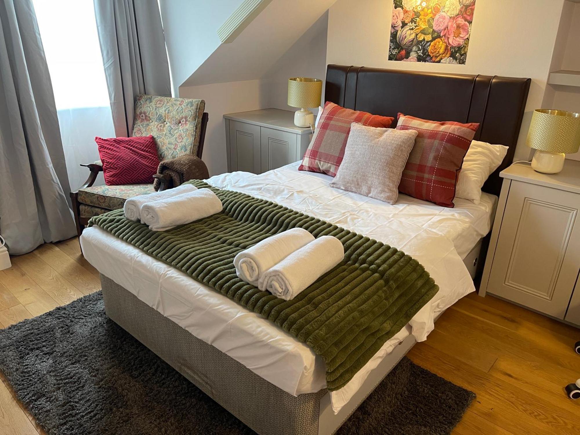 London Luxe Rooms Surbiton ภายนอก รูปภาพ
